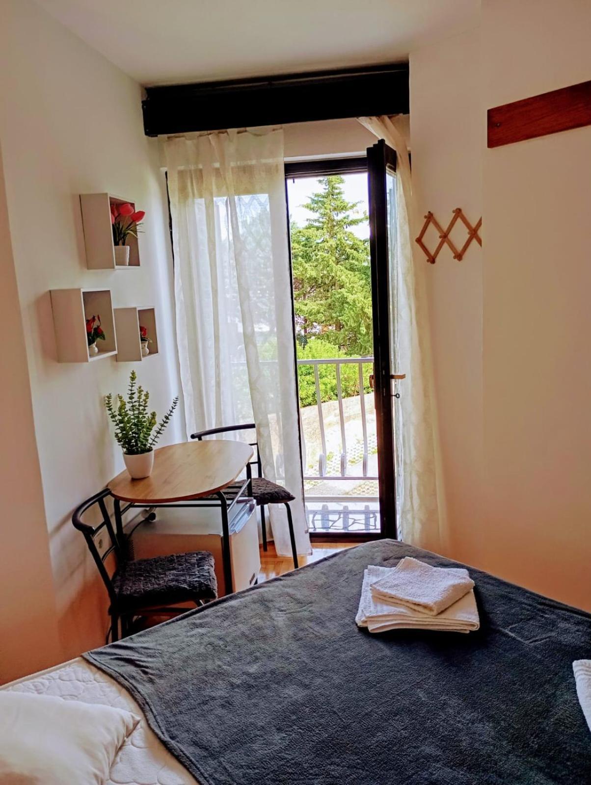 Rooms Helena Krk Town Exterior foto