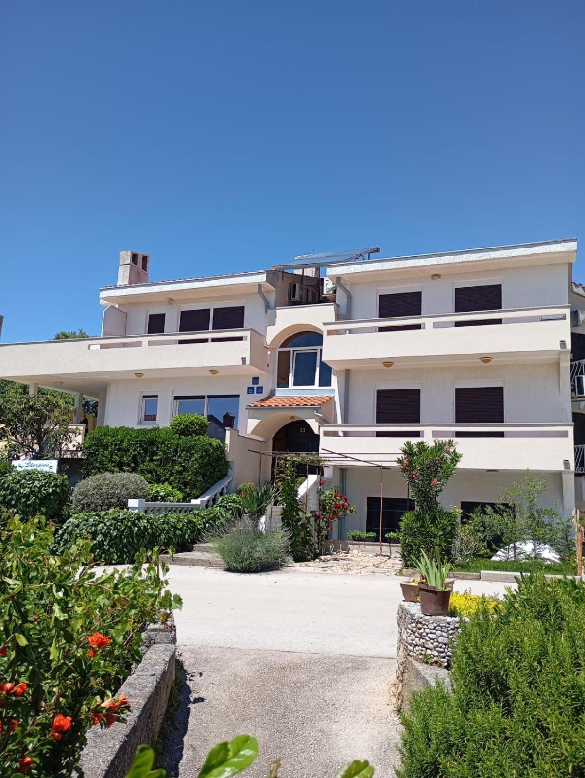 Rooms Helena Krk Town Exterior foto