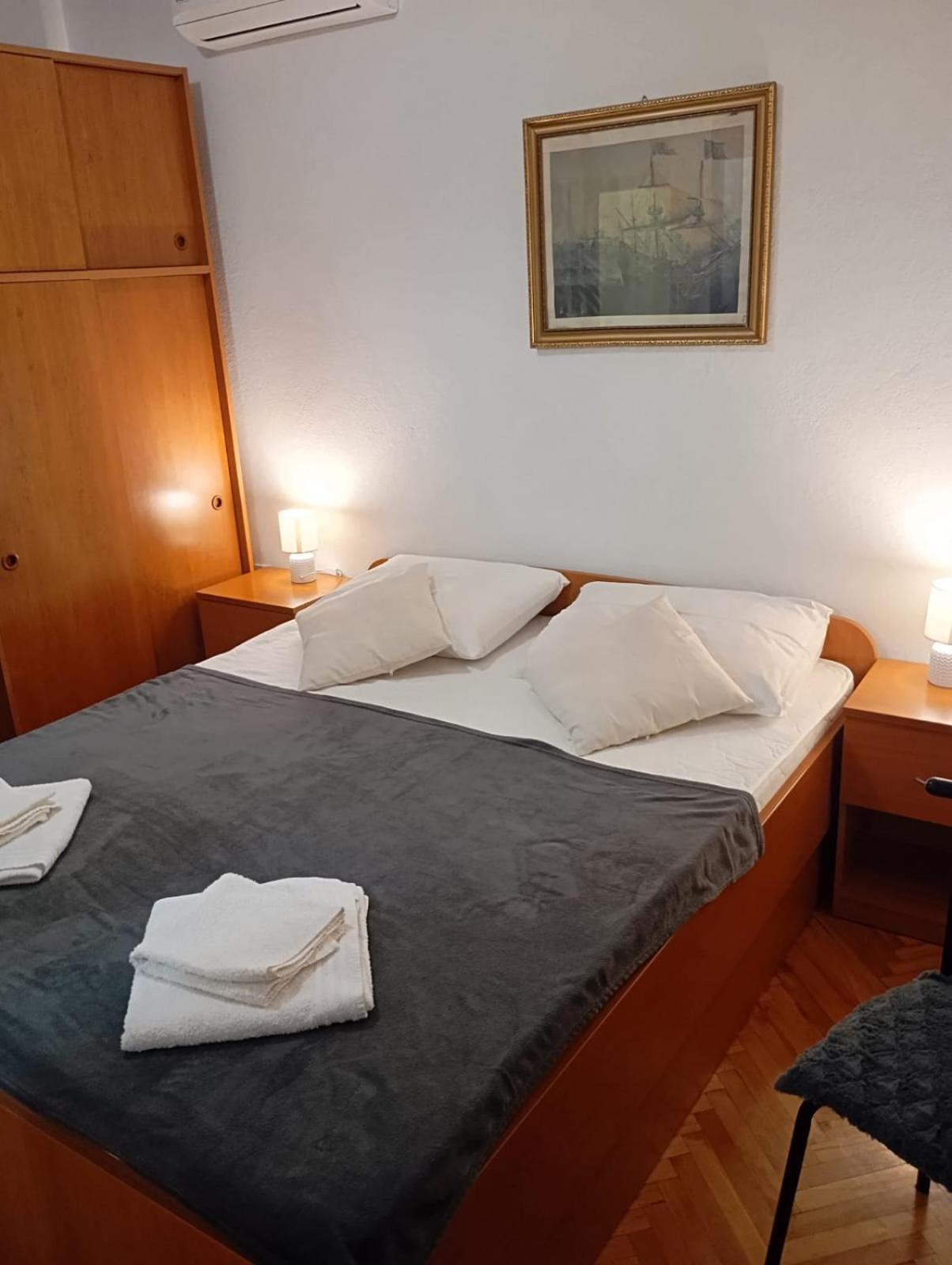 Rooms Helena Krk Town Exterior foto