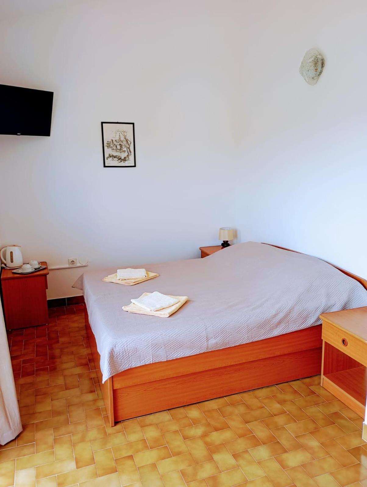Rooms Helena Krk Town Exterior foto