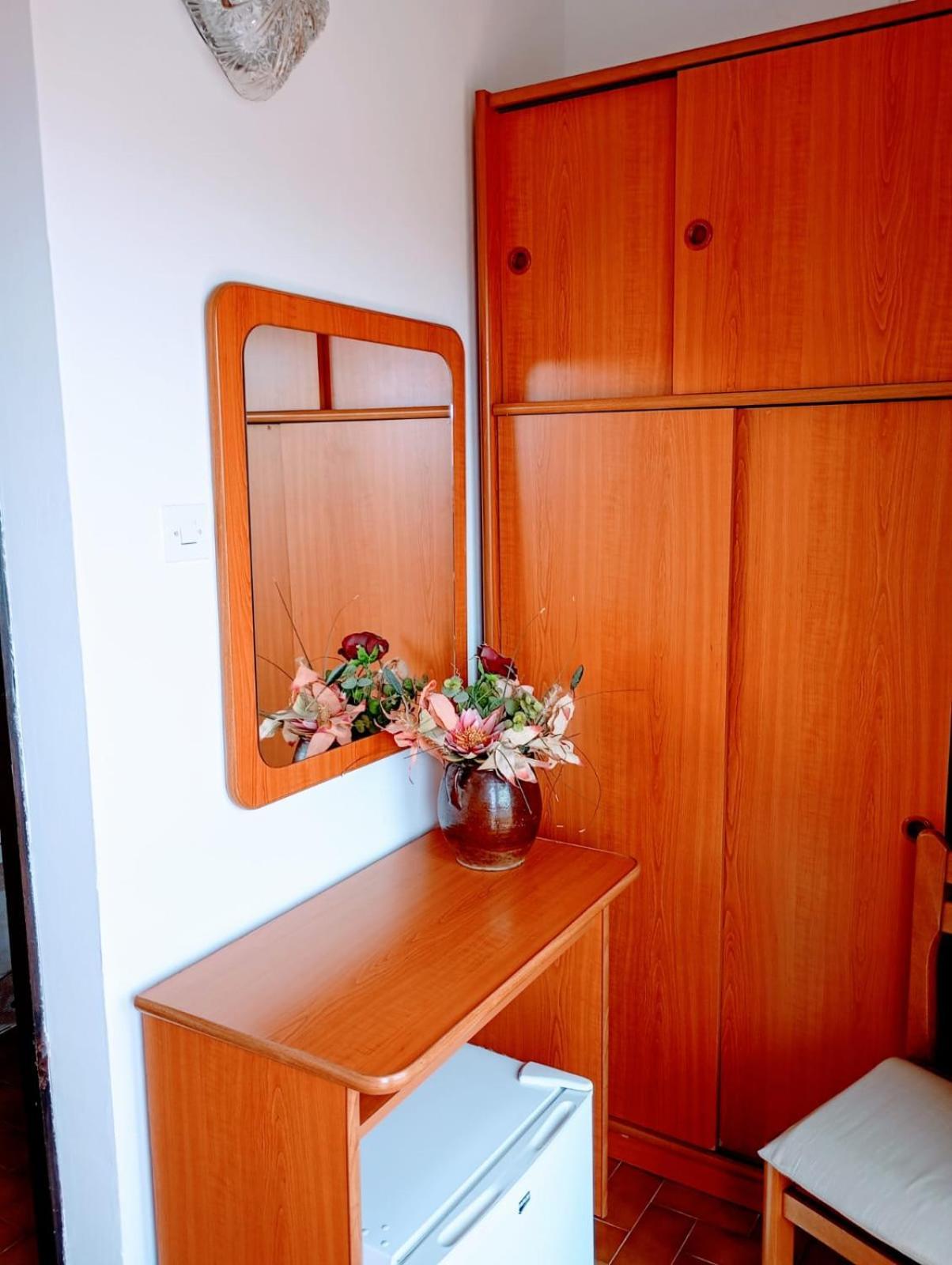 Rooms Helena Krk Town Exterior foto