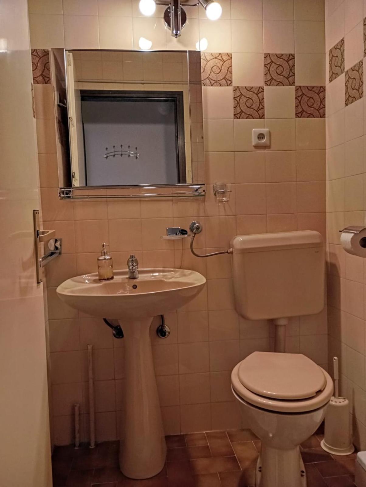 Rooms Helena Krk Town Exterior foto