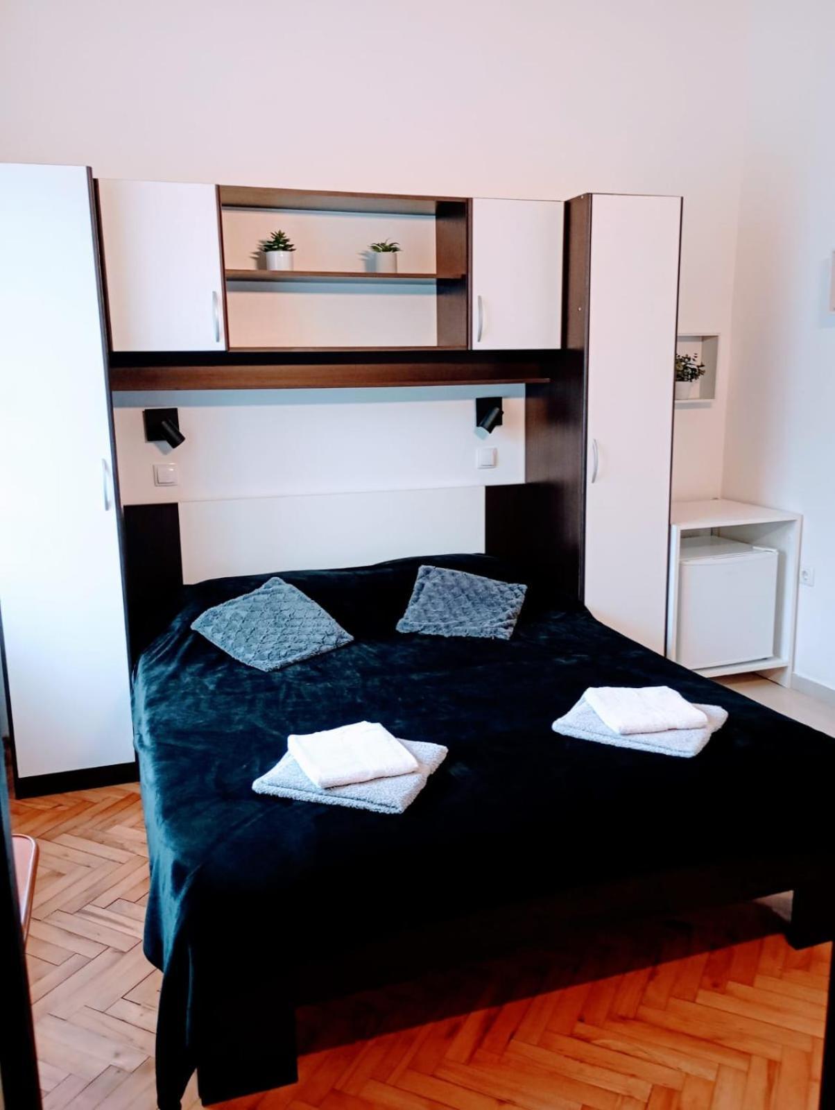 Rooms Helena Krk Town Exterior foto