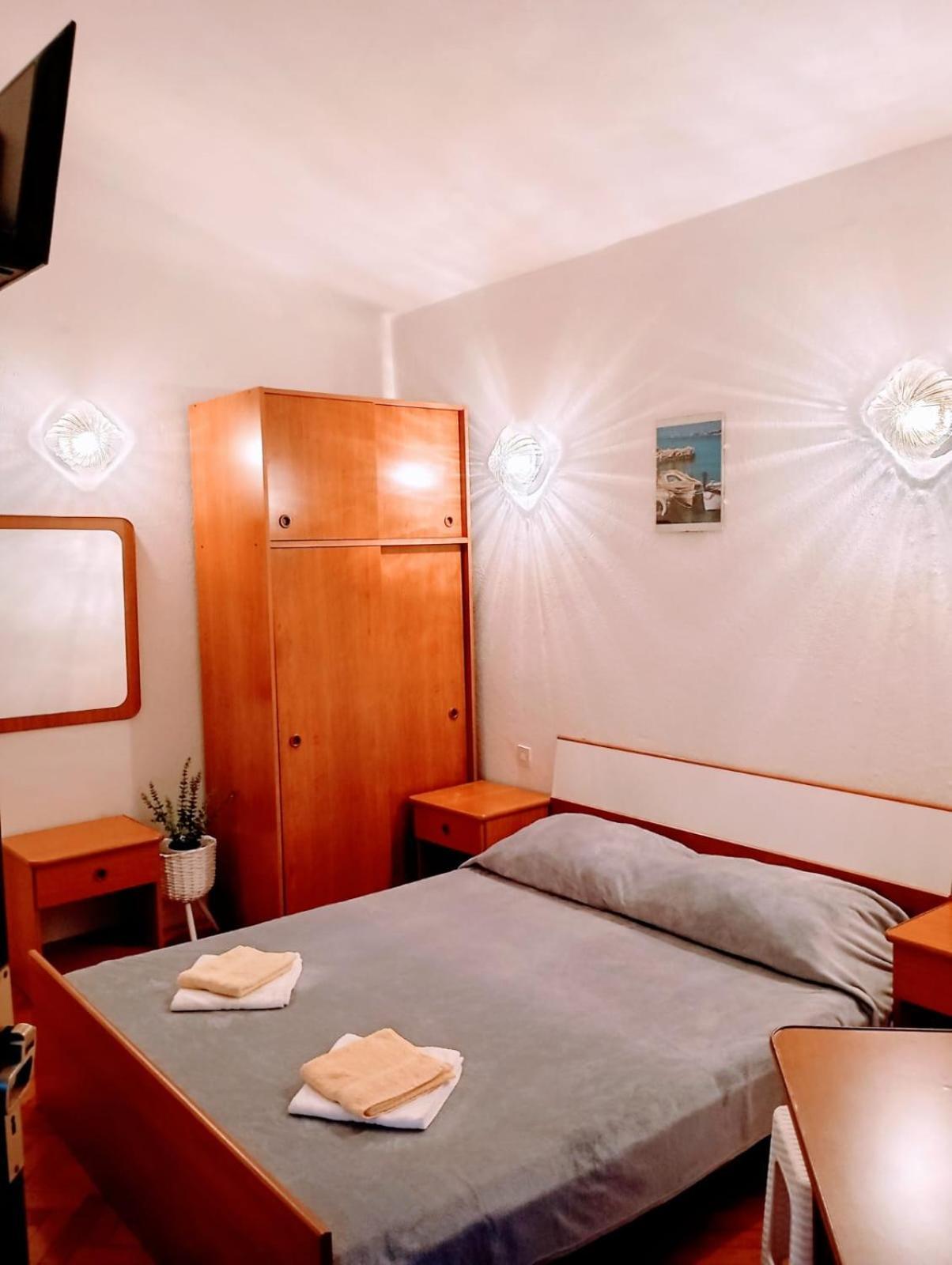 Rooms Helena Krk Town Exterior foto