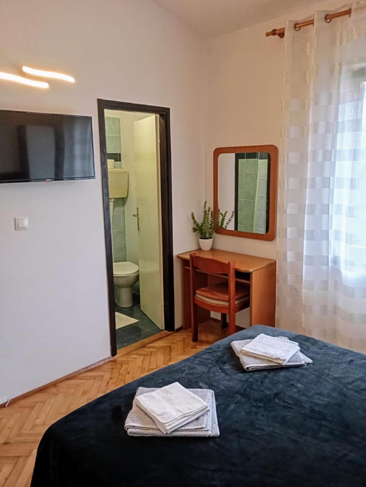 Rooms Helena Krk Town Exterior foto
