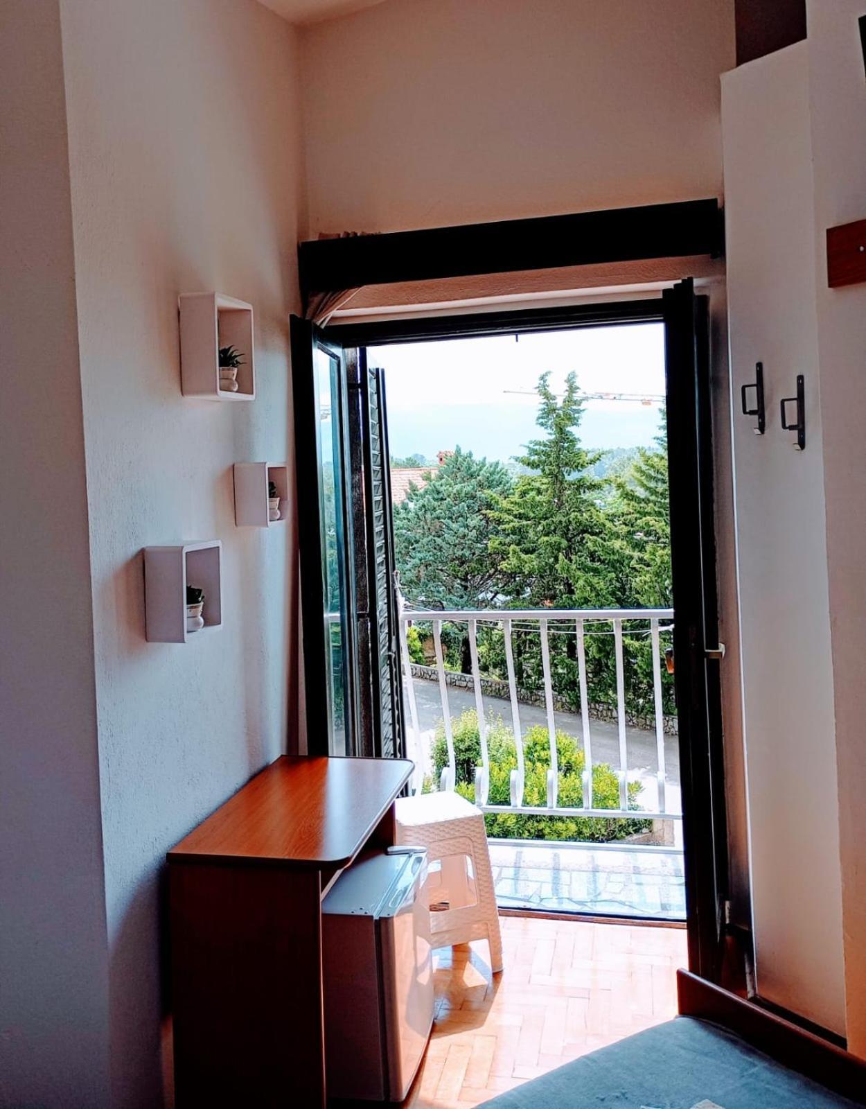 Rooms Helena Krk Town Exterior foto